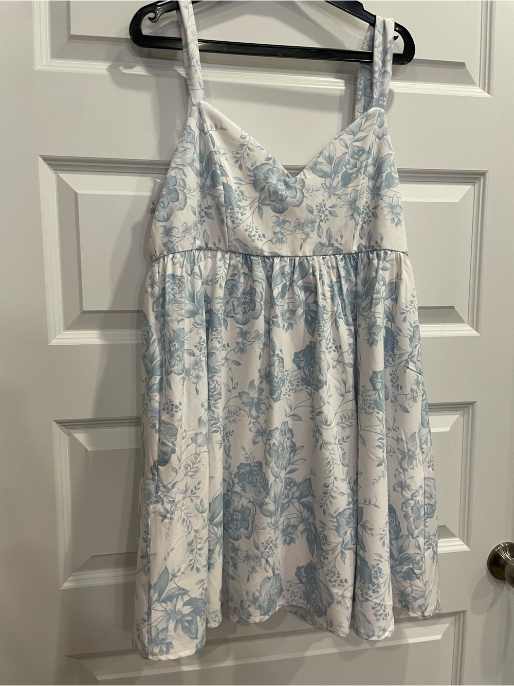 Row A Sleeveless Blue Floral Midi Dress - White & Light Blue